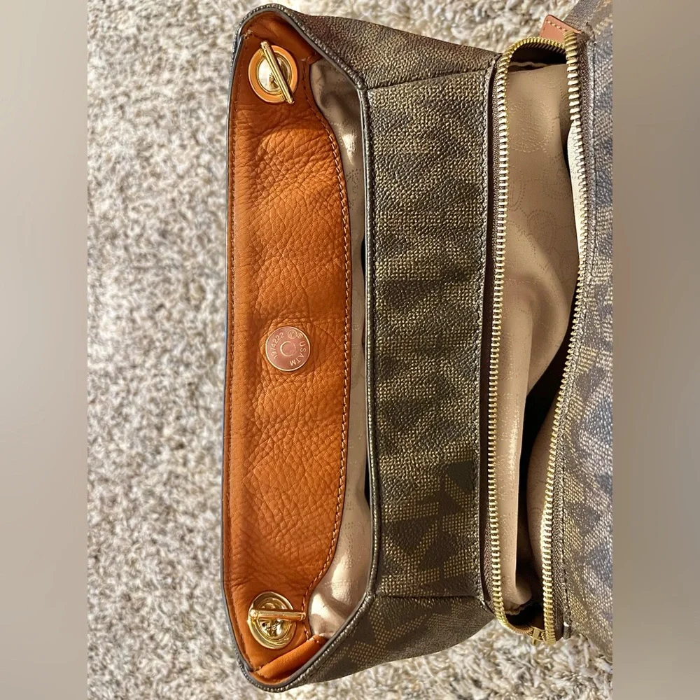 Michael Kors Jet Set Chain Tote Bag